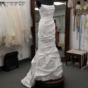 David's Bridal size 6 white wedding gown